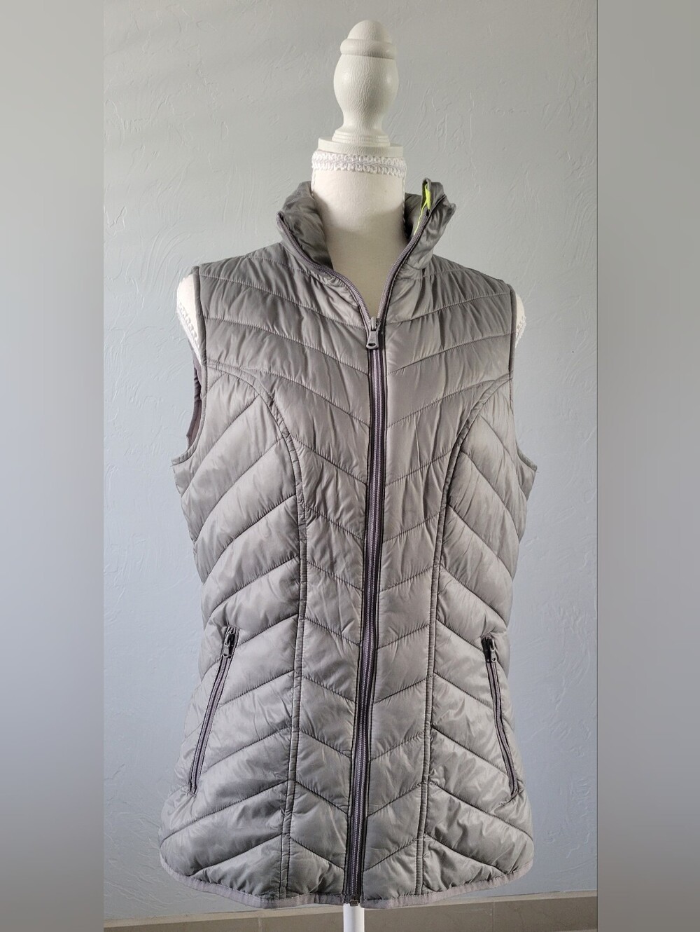 Tek Gear Gray Quilted Puffer Vest M Athleisure Outdoor Hiking Layer Gorpcore